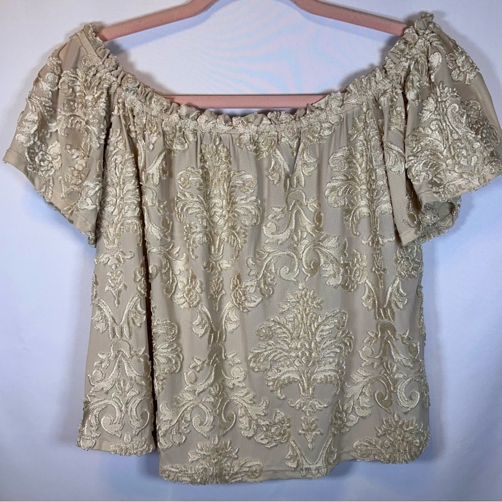 Forever 21 Cream Off-Shoulder Top Size Medium